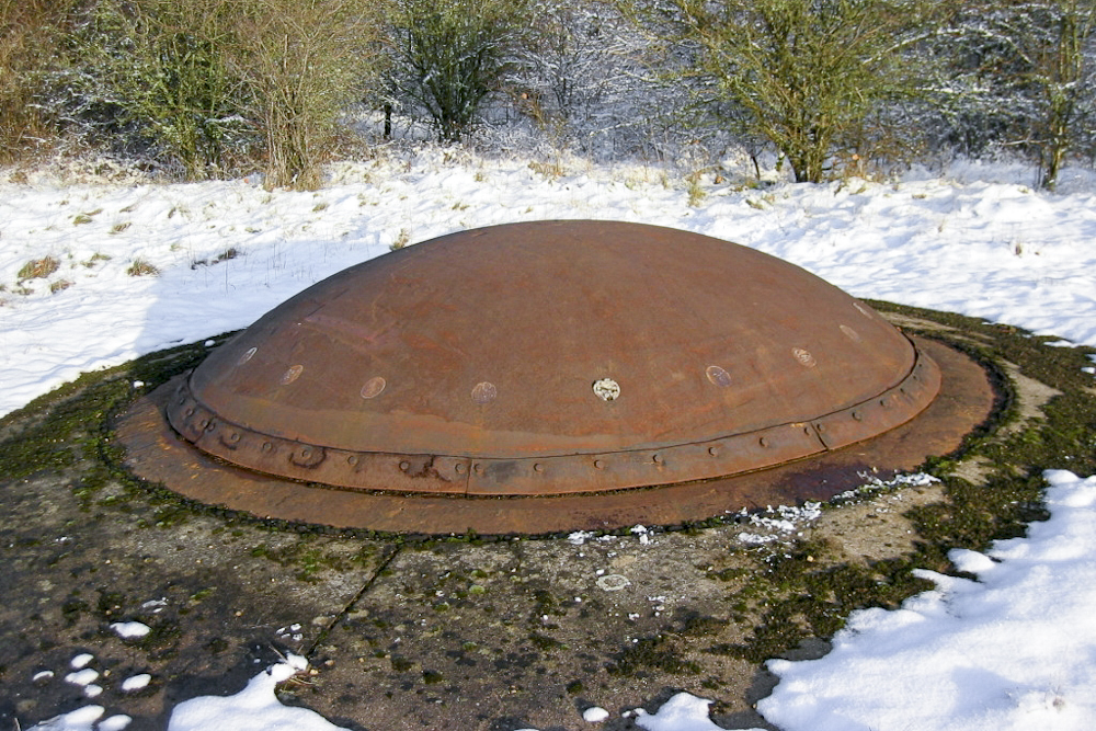 Ligne Maginot - MOLVANGE - A9 - (Ouvrage d'artillerie) - Bloc 5
Tourelle de 75 (avant son transfert vers le musée de Fermont). Ce bloc est le seul à ne posséder aucune cloche GFM. - Michel Teiten