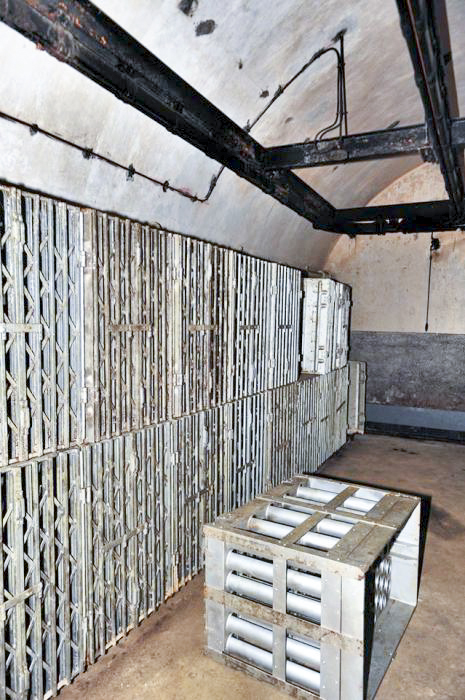 Ligne Maginot - MOLVANGE - A9 - (Ouvrage d'artillerie) - Bloc 5
Magasin à munitions M2 au pied du bloc - GOERGEN Claude