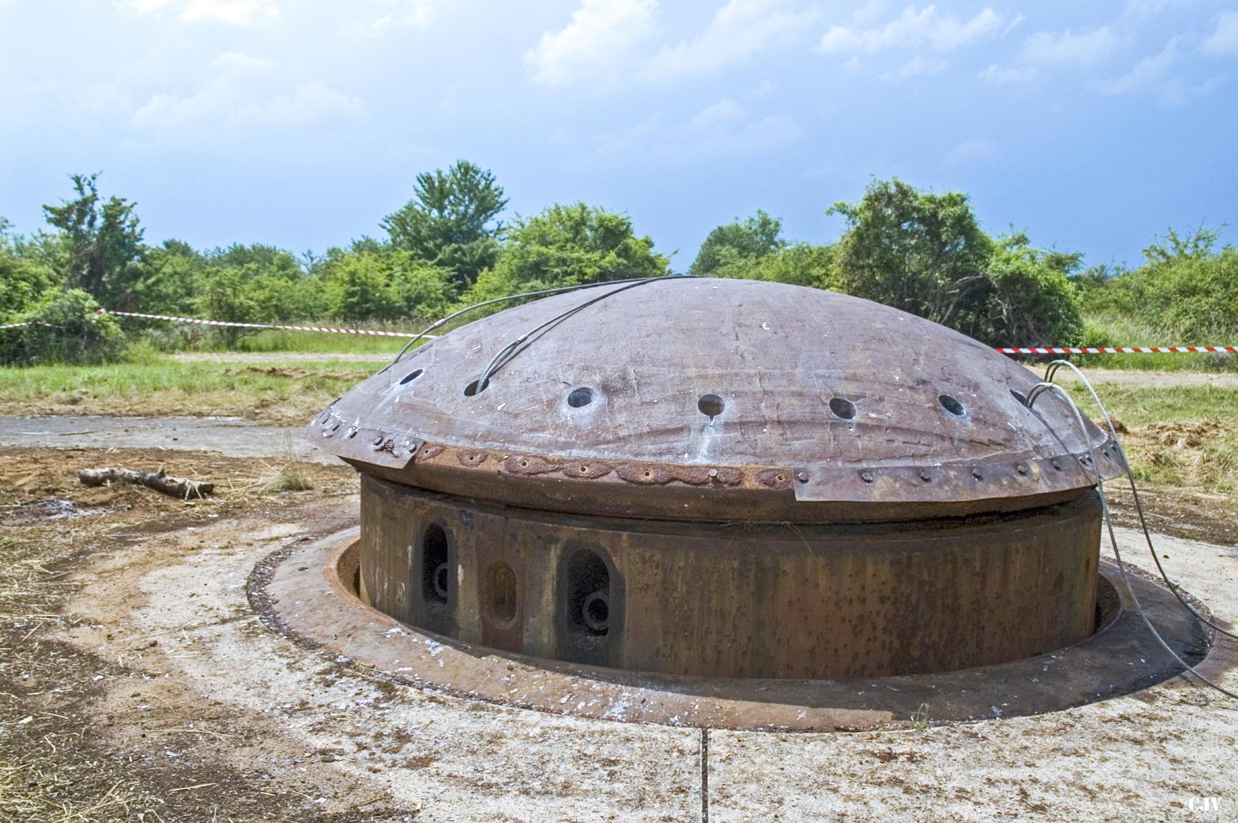 Ligne Maginot - MOLVANGE - A9 - (Ouvrage d'artillerie) - Bloc 5
Tourelle de 75mm R32 pendant le démontage
 - Lia VERMEULEN