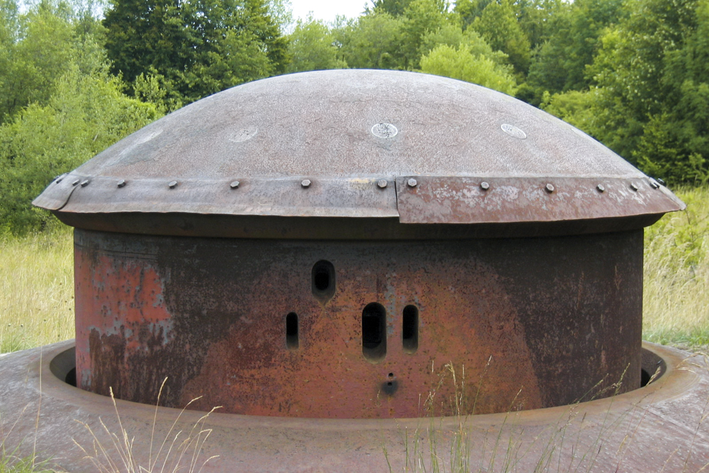 Ligne Maginot - MOLVANGE - A9 - (Ouvrage d'artillerie) - Bloc 6
Tourelle mitrailleuse en position de tir - Michel Teiten