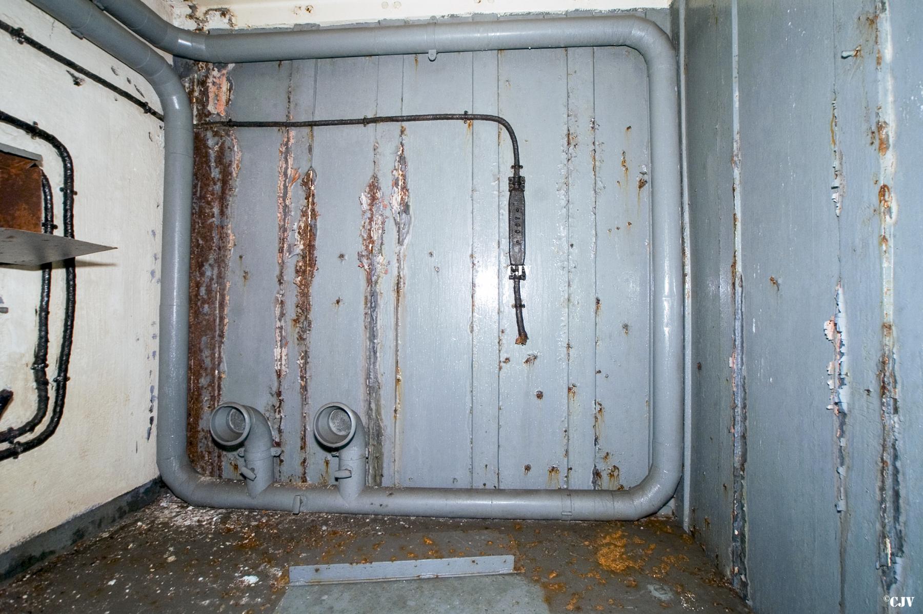 Ligne Maginot - MOLVANGE - A9 - (Ouvrage d'artillerie) - Bloc 6
Tubes acoustique - Lia VERMEULEN