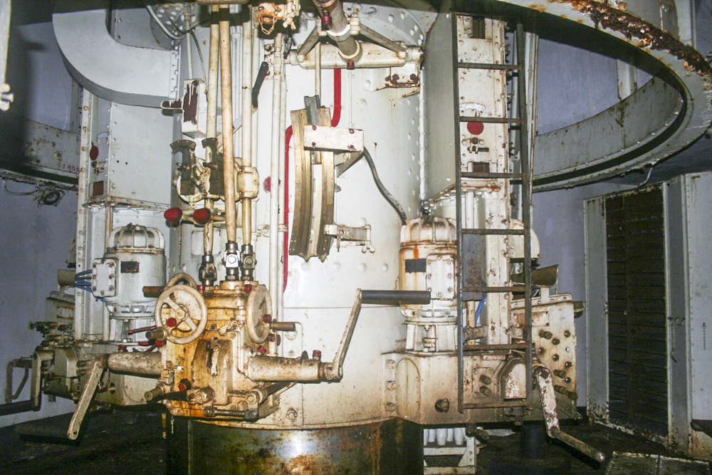 Ligne Maginot - MOLVANGE - A9 - (Ouvrage d'artillerie) - Bloc 8
L'étage intermédiaire de la tourelle de 75 modèle 33
 - Michel Teiten