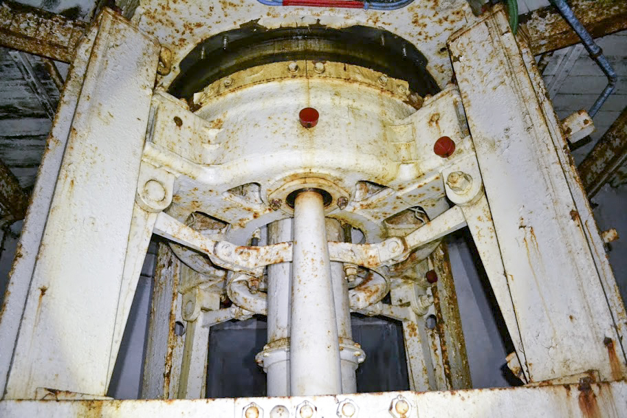 Ligne Maginot - MOLVANGE - A9 - (Ouvrage d'artillerie) - Bloc 8
Tourelle pour deux canons de 75 modèle 33 - PAVEL Jan