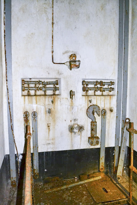 Ligne Maginot - MOLVANGE - A9 - (Ouvrage d'artillerie) - Bloc 8
Les agréés pour la maintenance partie contrepoids et balancier - PAVEL Jan