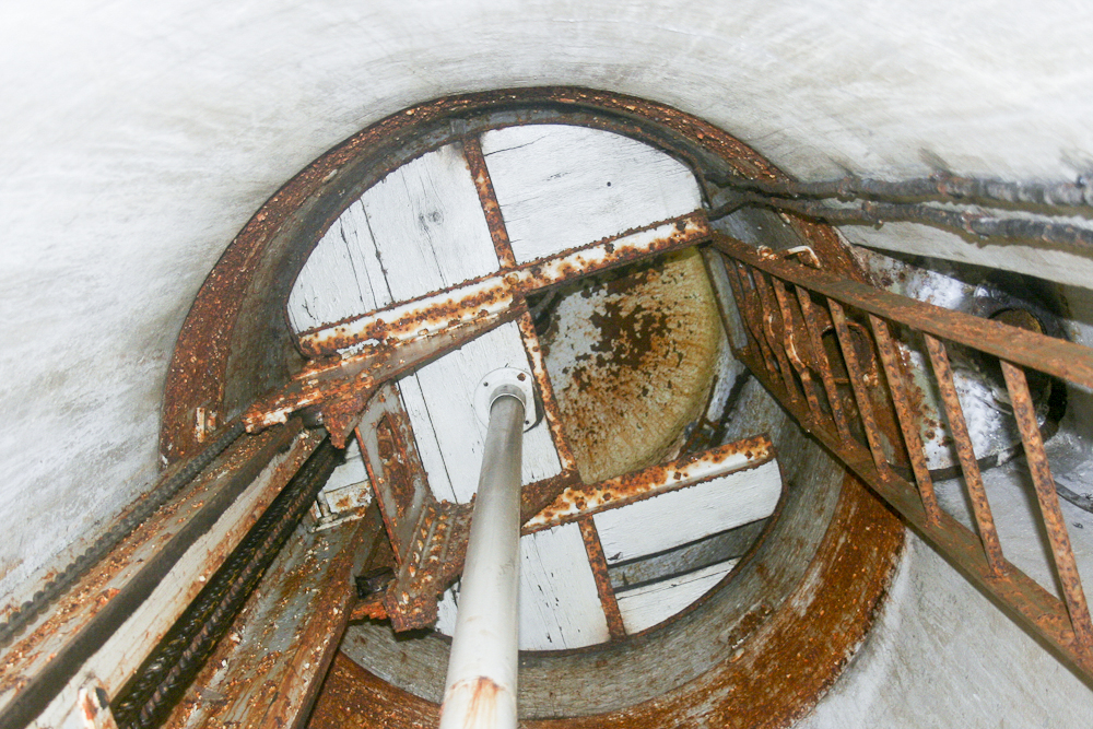 Ligne Maginot - MOLVANGE - A9 - (Ouvrage d'artillerie) - Bloc 8
Intérieur d'une des cloches GFM - Michel Teiten