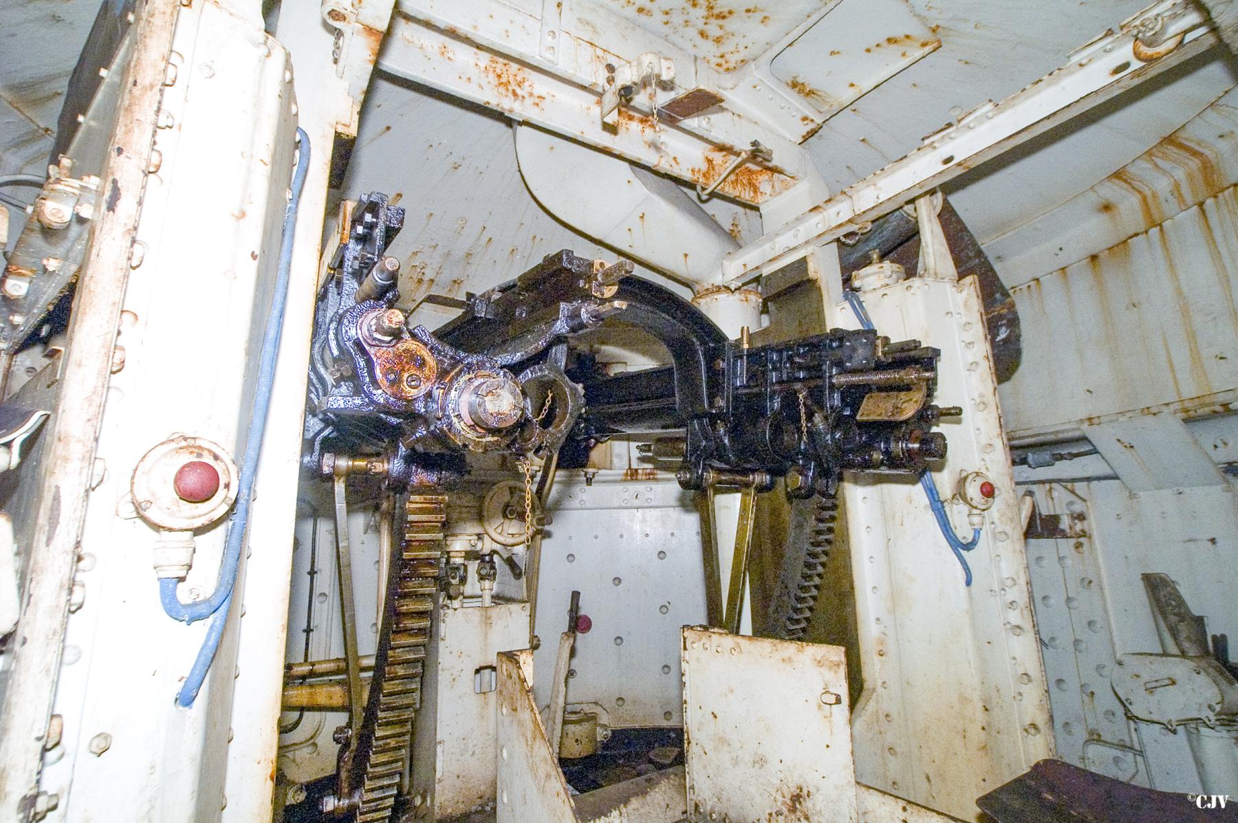 Ligne Maginot - MOLVANGE - A9 - (Ouvrage d'artillerie) - Bloc 8
Tourelle pour deux canons de 75 modèle 33 - Lia VERMEULEN