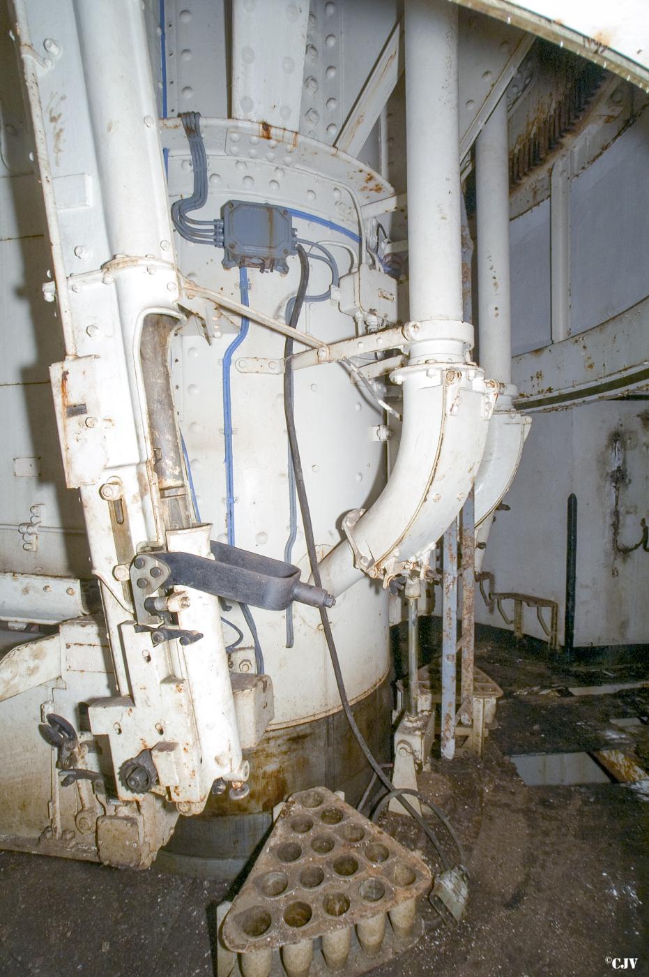 Ligne Maginot - MOLVANGE - A9 - (Ouvrage d'artillerie) - Bloc 8
Tourelle pour deux canons de 75 modèle 33. - Lia VERMEULEN