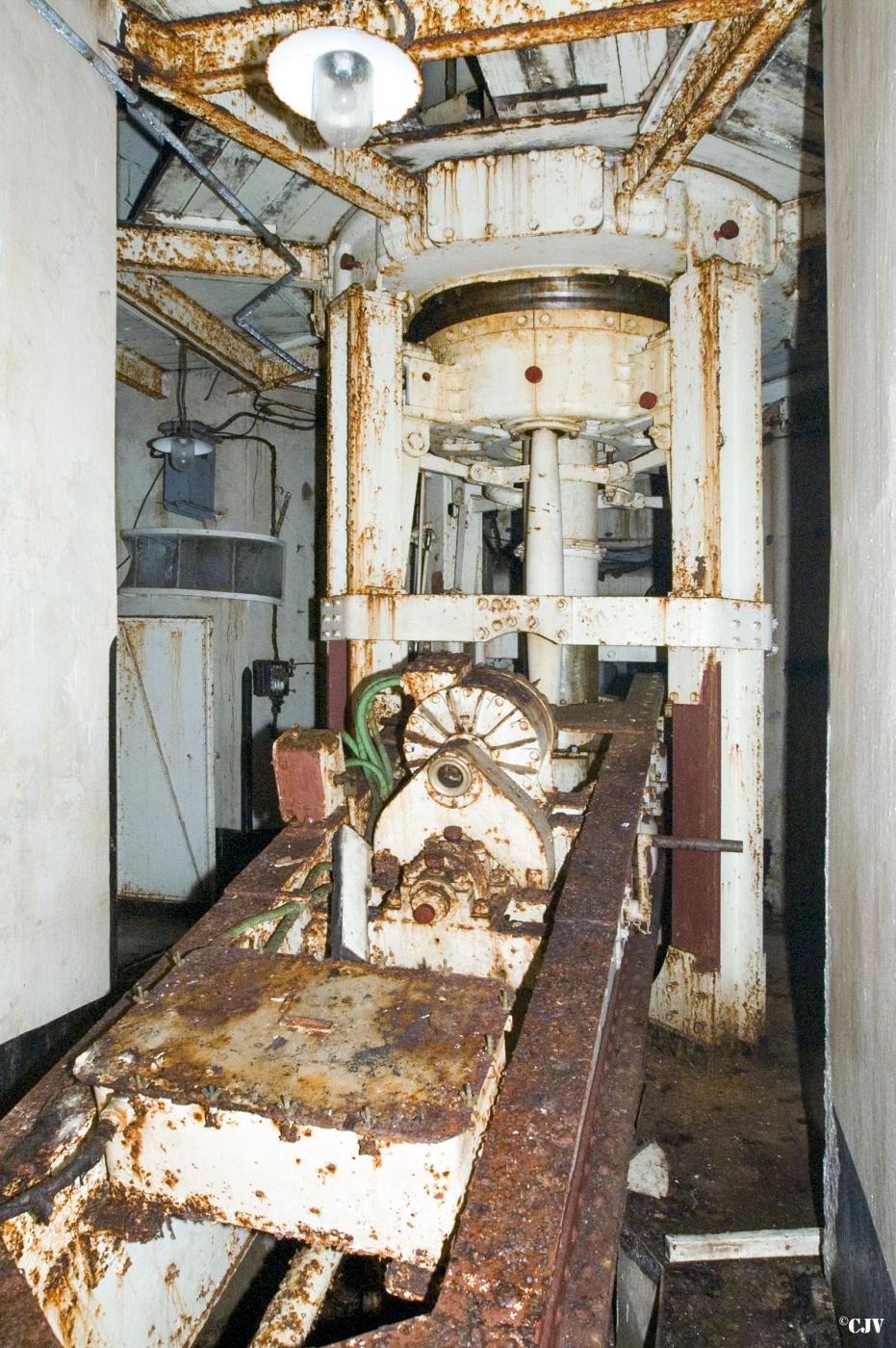Ligne Maginot - MOLVANGE - A9 - (Ouvrage d'artillerie) - Bloc 8
Le balancier de la tourelle - Lia VERMEULEN