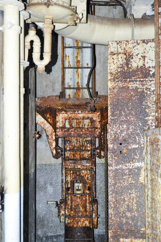 Ligne Maginot - MOLVANGE - A9 - (Ouvrage d'artillerie) - Bloc 10
La cloche lance-grenades. - Jules Mathieu