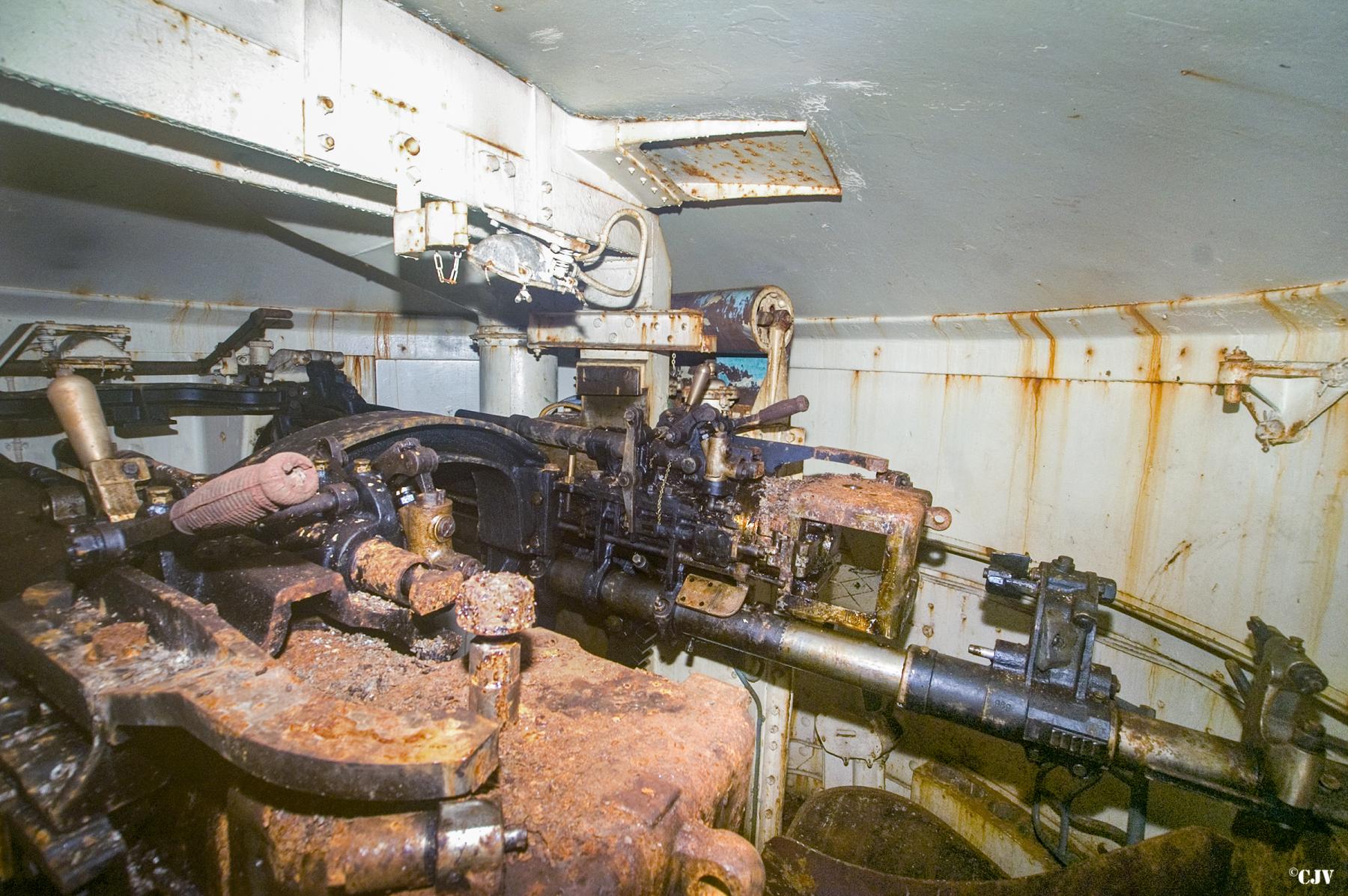 Ligne Maginot - MOLVANGE - A9 - (Ouvrage d'artillerie) - Bloc 10
Tourelle de 75 mle 33 - Lia VERMEULEN