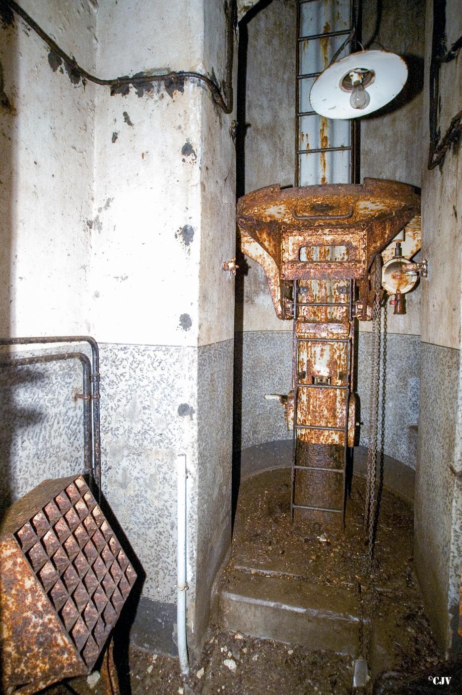 Ligne Maginot - MOLVANGE - A9 - (Ouvrage d'artillerie) - Bloc 10
 - Lia VERMEULEN