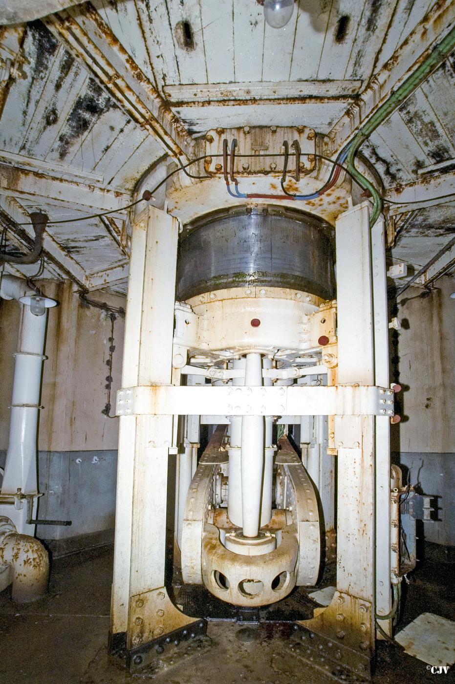 Ligne Maginot - MOLVANGE - A9 - (Ouvrage d'artillerie) - Bloc 10
Tourelle de 75 mle 33 - Lia VERMEULEN