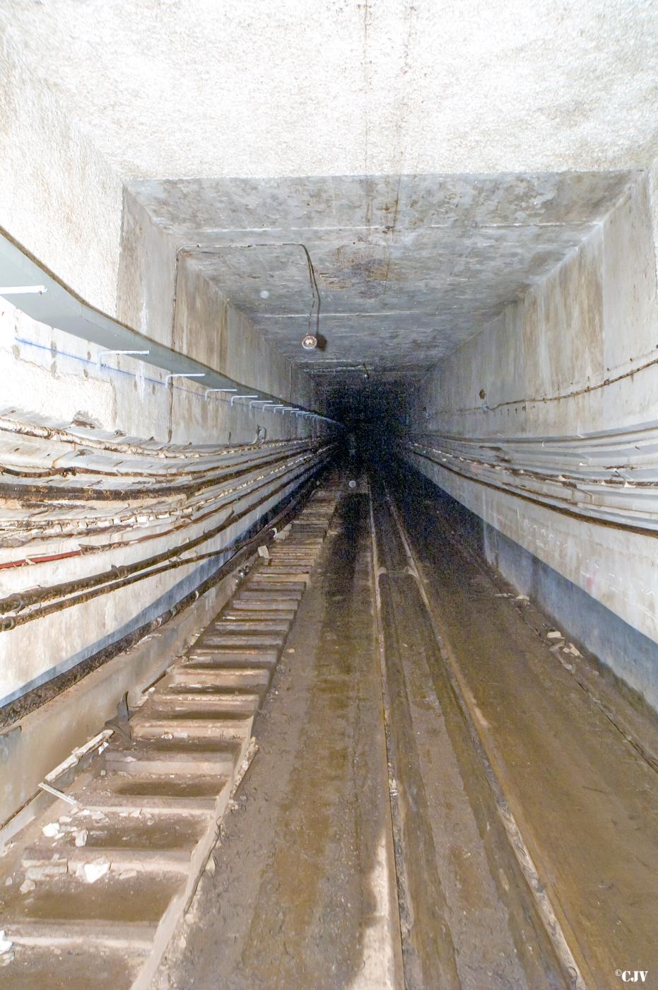 Ligne Maginot - MOLVANGE - A9 - (Ouvrage d'artillerie) - Le plan incliné vu d'en bas - Lia VERMEULEN