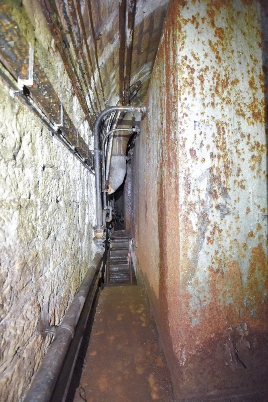 Ligne Maginot - MOLVANGE - A9 - (Ouvrage d'artillerie) - Accès aux citernes et a l'usine électrique - Ludovic KNAPP