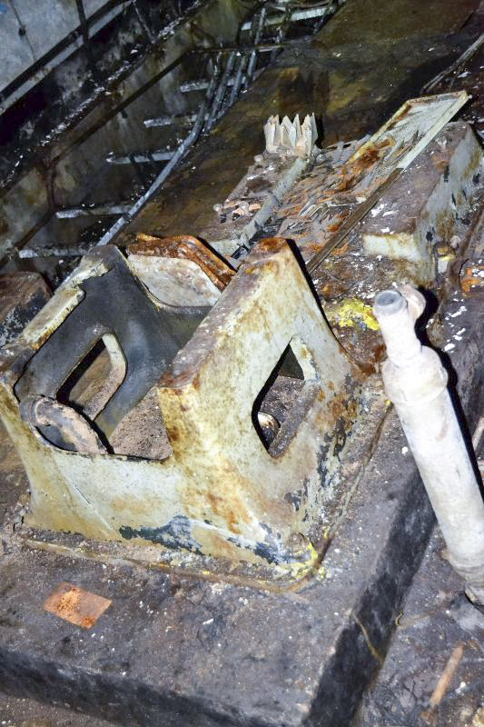 Ligne Maginot - MOLVANGE - A9 - (Ouvrage d'artillerie) - Usine
C'est probablement tout ce qu'il reste du CLM de secours en espérant qu'il aurait été récupéré par une association de sauvegarde.
2016 - Jules Mathieu