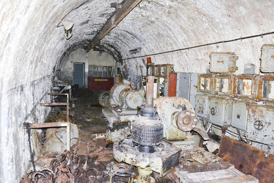 Ligne Maginot - MOLVANGE - A9 - (Ouvrage d'artillerie) - La sous-station traction produisant le 600 V continu nécessaire au fonctionnement des locotracteurs. - PAVEL Jan