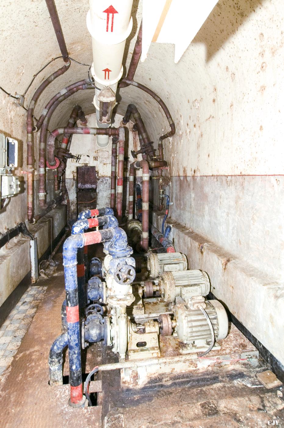 Ligne Maginot - MOLVANGE - A9 - (Ouvrage d'artillerie) - L'usine électrique
Les pompes pour l'eau de refroidissement des moteurs - Lia VERMEULEN