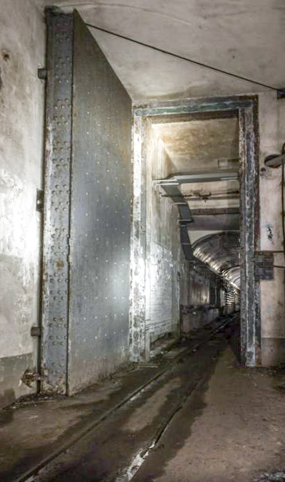 Ligne Maginot - MOLVANGE - A9 - (Ouvrage d'artillerie) - La porte pare-souffle séparant les avants de l'ouvrage de la partie entrée et magasin M1 - YAMI1900