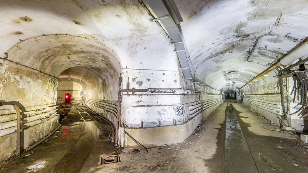 Ligne Maginot - MOLVANGE - A9 - (Ouvrage d'artillerie) - Galerie
Note le chemin de câble moderne posé dans le cadre du PC de la 1° Armée de Rochonvillers dans les années 80. - YAMI1900