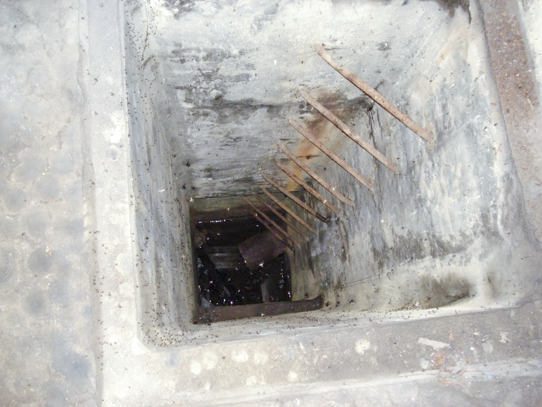 Ligne Maginot - ECOUVIEZ OUEST - (Casemate d'infanterie - Simple) -  - R Tucker