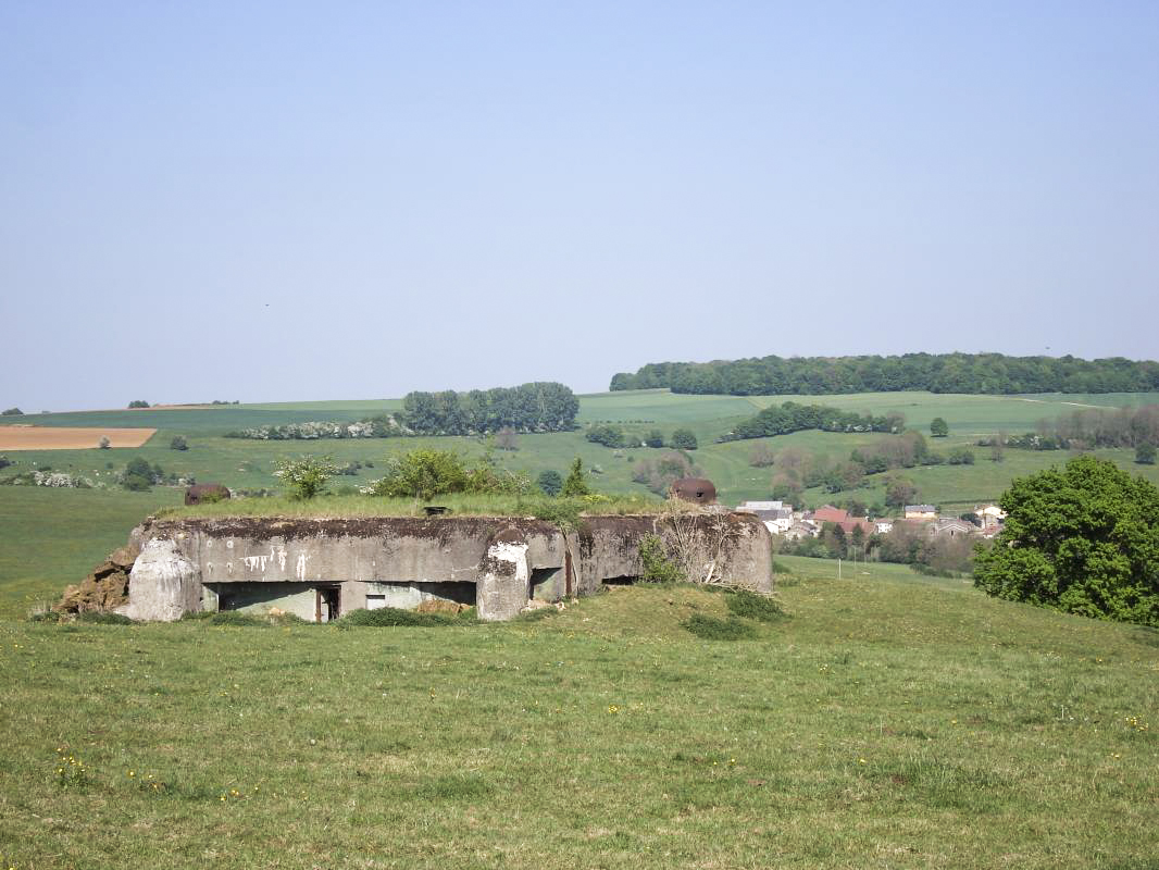 Ligne Maginot - FRESNOIS - (Casemate d'infanterie - Double) - L'arrière, pris de l'est - R Tucker