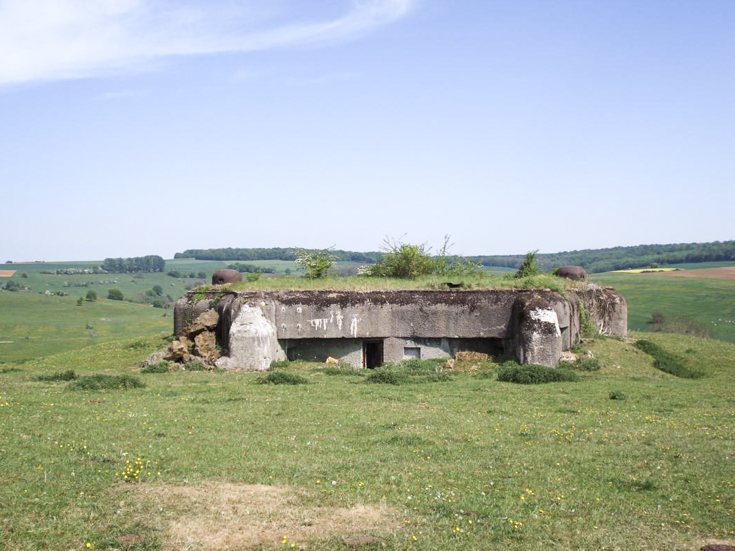 Ligne Maginot - FRESNOIS - (Casemate d'infanterie - Double) - L'arrière, pris de l'est - R Tucker