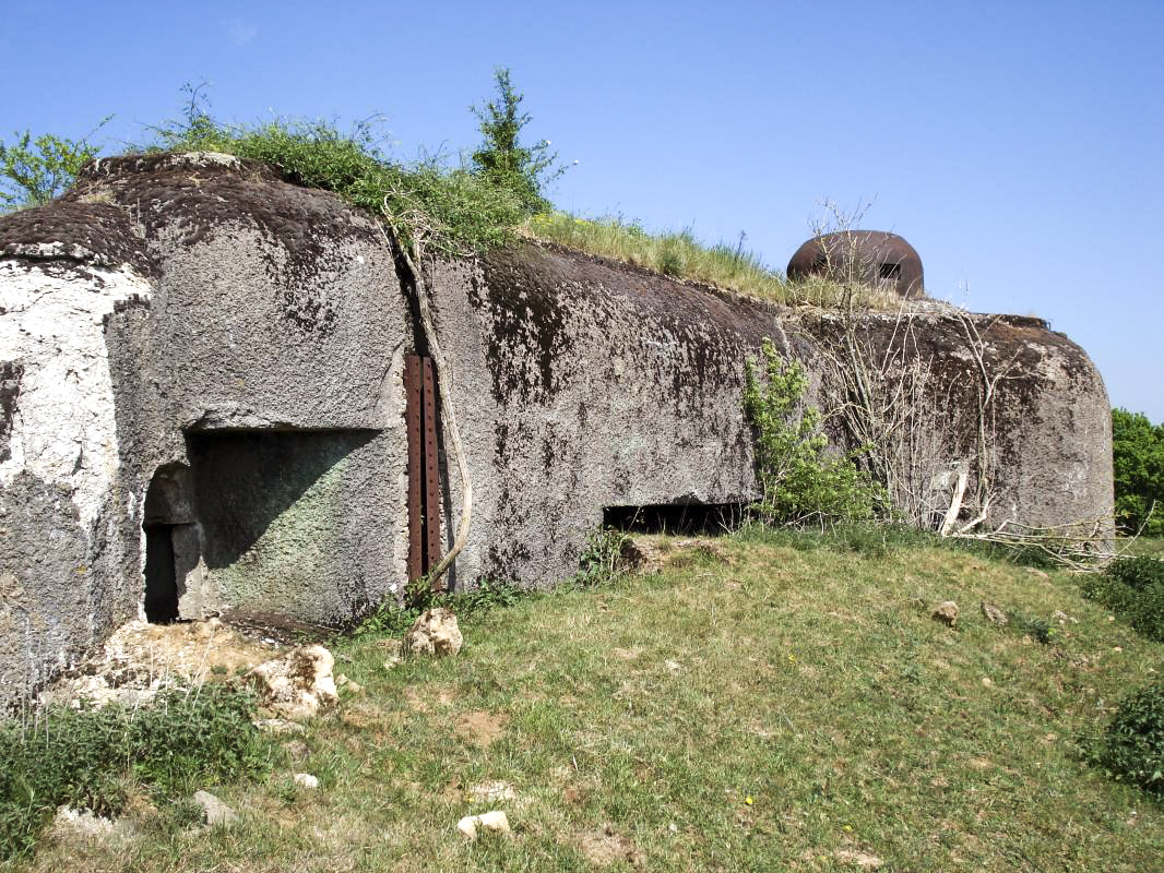 Ligne Maginot - FRESNOIS - (Casemate d'infanterie - Double) - Face sud - R Tucker