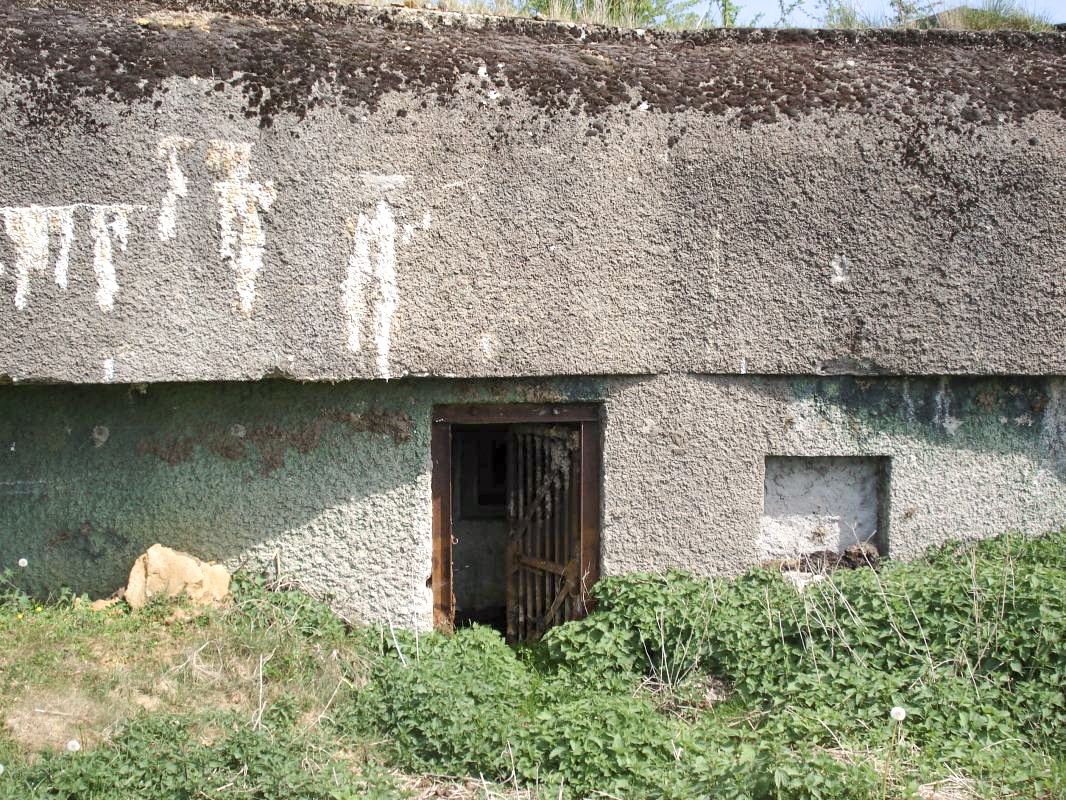 Ligne Maginot - FRESNOIS - (Casemate d'infanterie - Double) - L'arrière, l'entrée - R Tucker