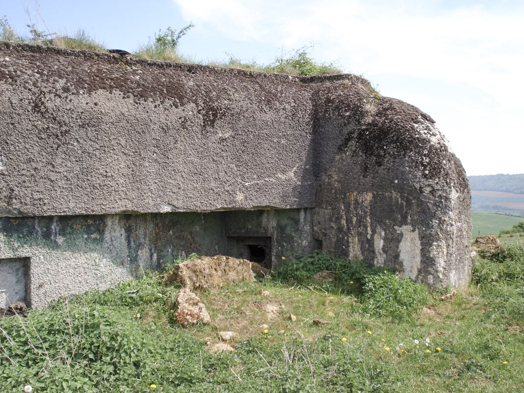 Ligne Maginot - FRESNOIS - (Casemate d'infanterie - Double) - L'arrière droite, créneau FM - R Tucker