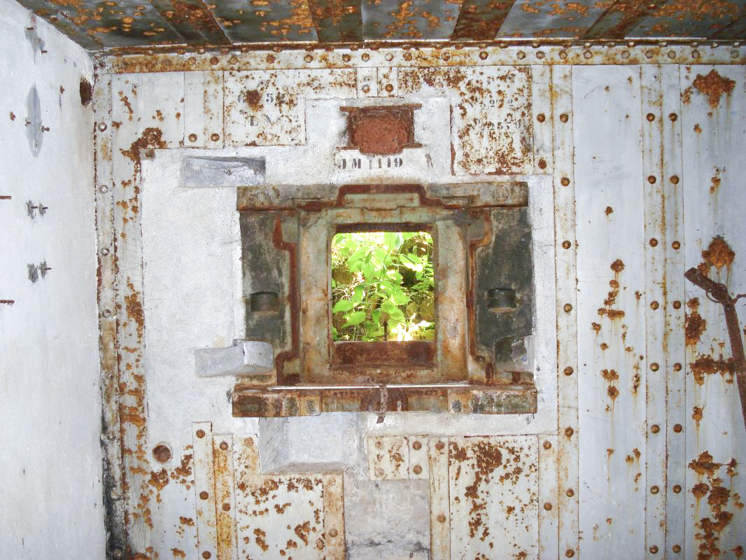 Ligne Maginot - FRESNOIS - (Casemate d'infanterie - Double) - Créneau AC/JM - R Tucker