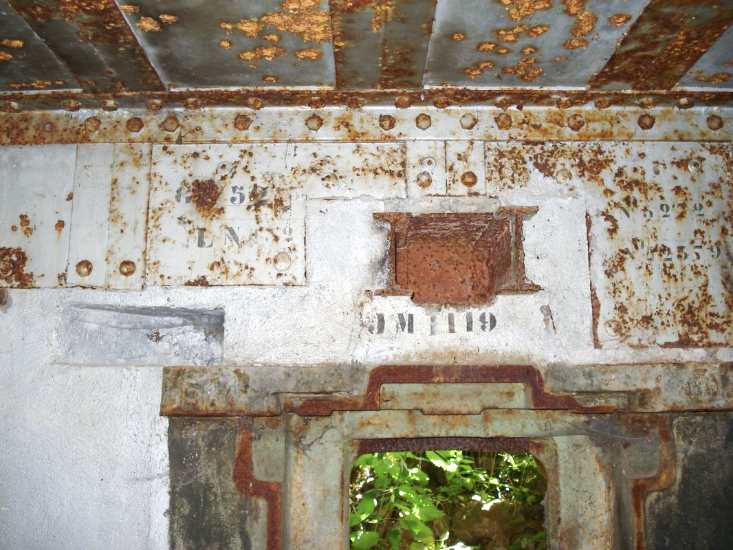Ligne Maginot - FRESNOIS - (Casemate d'infanterie - Double) - Créneau AC/JM - R Tucker