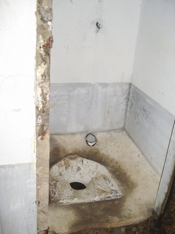 Ligne Maginot - FRESNOIS - (Casemate d'infanterie - Double) - WC - R Tucker