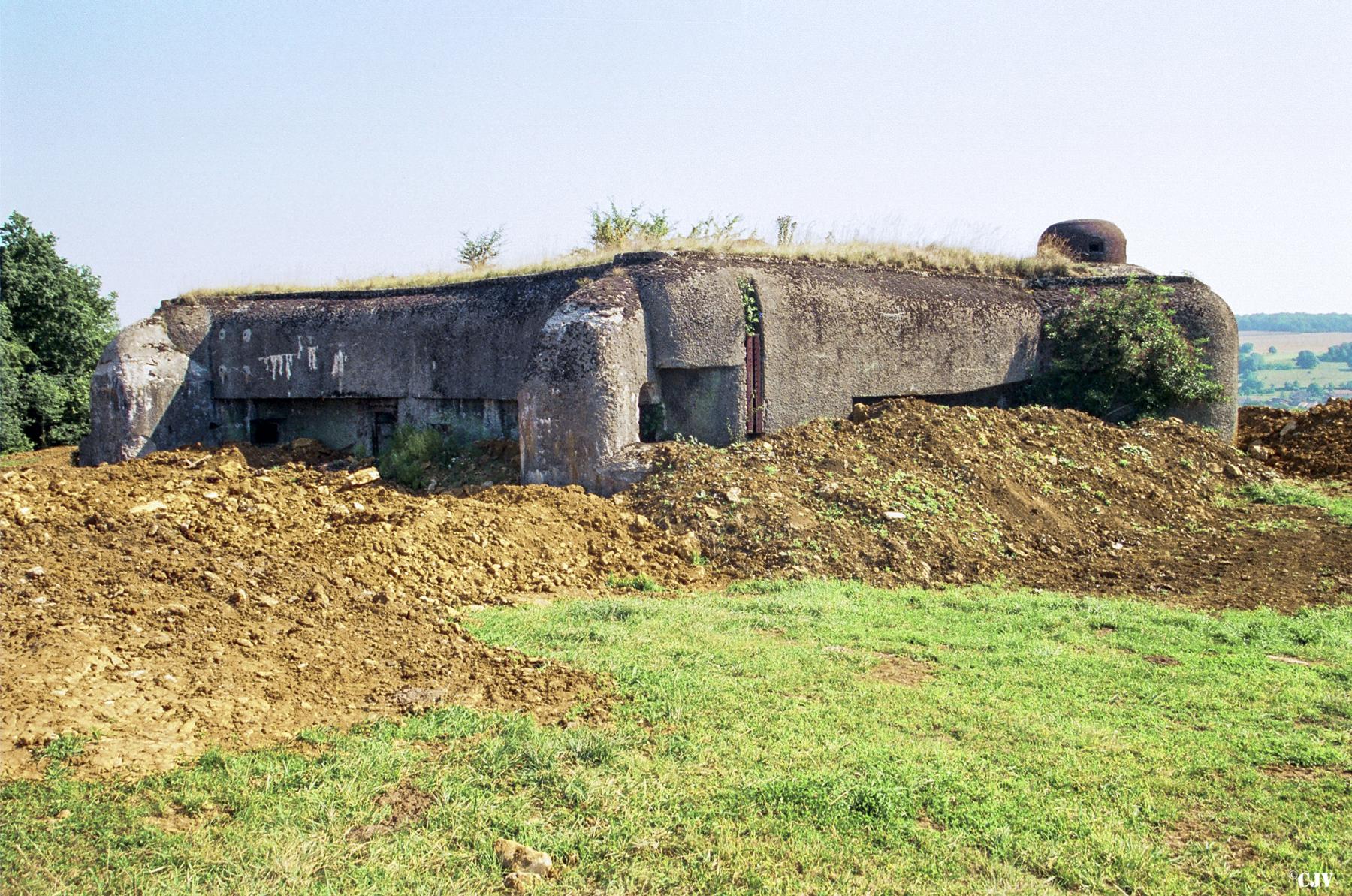 Ligne Maginot - FRESNOIS - (Casemate d'infanterie - Double) - La casemate après le merlonnage
1998 - Lia VERMEULEN