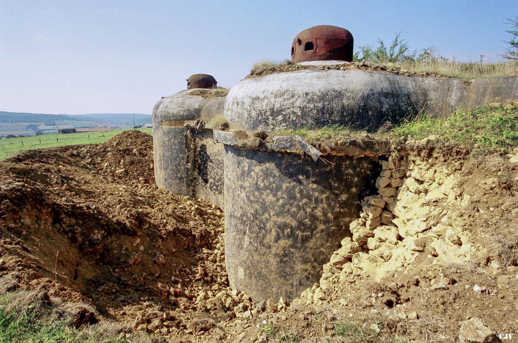 Ligne Maginot - FRESNOIS - (Casemate d'infanterie - Double) - Après le merlonnage en 1998 - Lia VERMEULEN