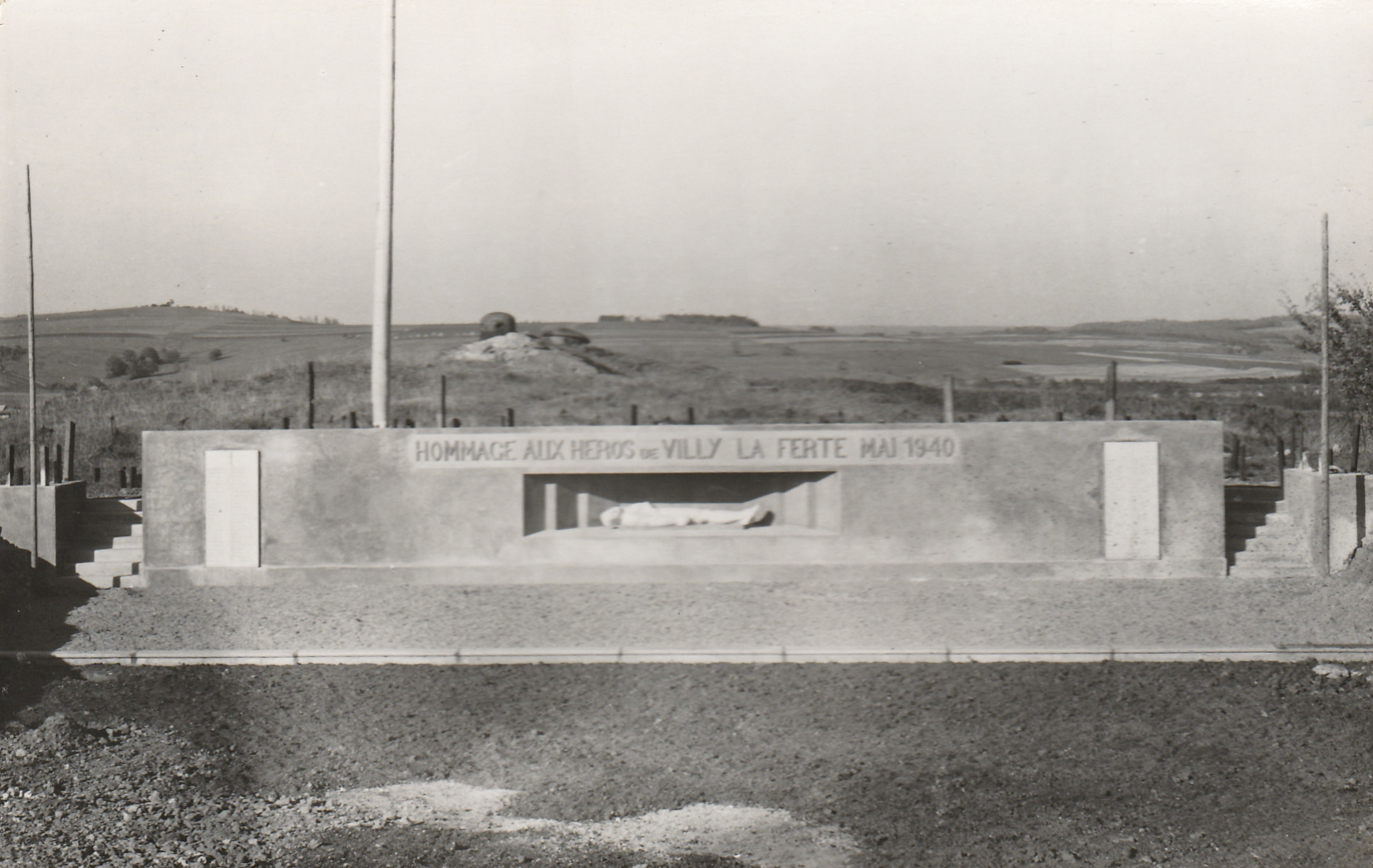 Ligne Maginot - LA FERTE - (Ouvrage d'infanterie) - Monument aux morts
Carte postale des années 50  - Inconnu