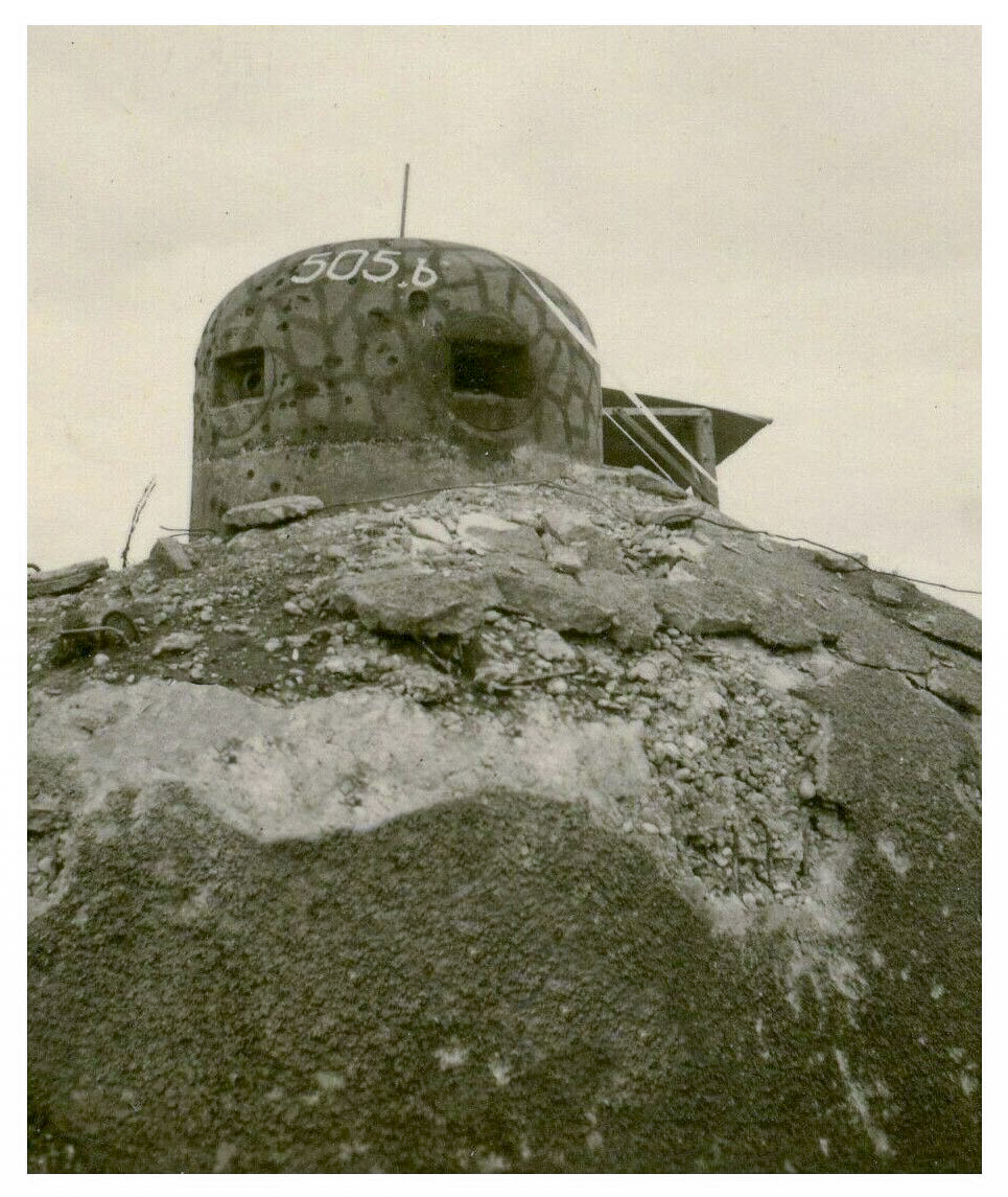 Ligne Maginot - LA FERTE - (Ouvrage d'infanterie) - Bloc 2
Cloche GFM n°8 avec le marquage allemand du bloc (werke 505 b)