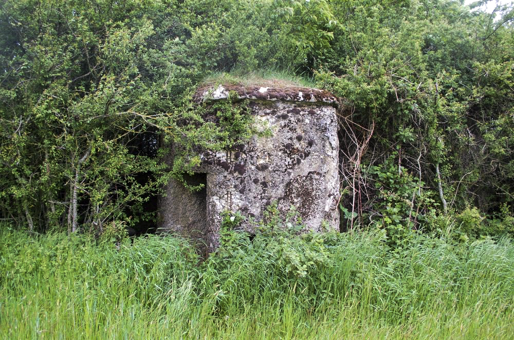 Ligne Maginot - LE GOUTY - (Blockhaus pour canon) - On en fait le tour et on trouve une entrée... - Christian RICHON/devoitine520