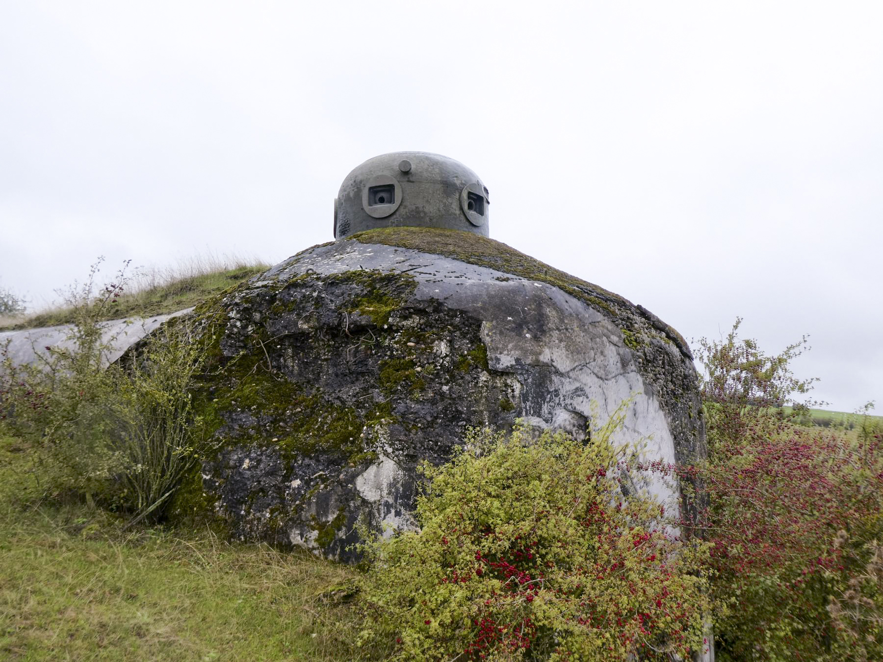 Ligne Maginot - MARGUT - (Casemate d'infanterie - Simple) - L'une des cloches GFM type B du bloc. Noter la façon dont elle se découpe sur l'horizon, très visible de l'ennemi. - ELLENA - CUNY
