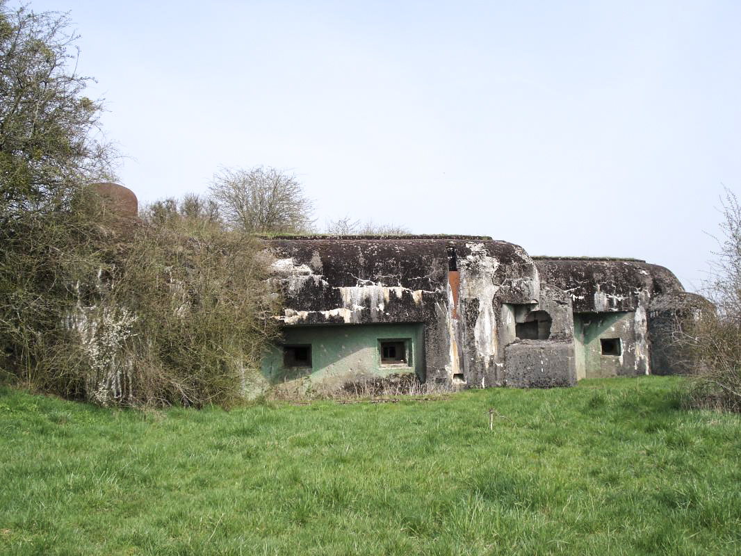 Ligne Maginot - MOIRY - (Casemate d'infanterie - Double) -  - R Tucker