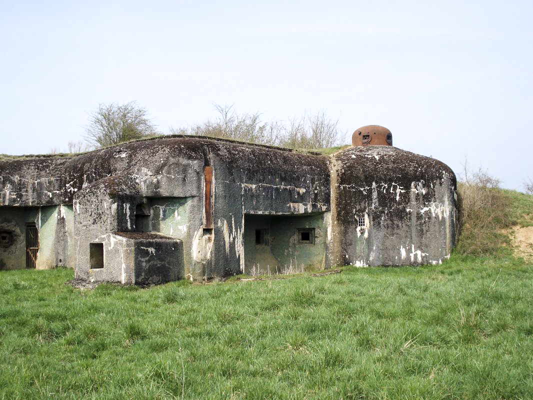 Ligne Maginot - MOIRY - (Casemate d'infanterie - Double) -  - R Tucker