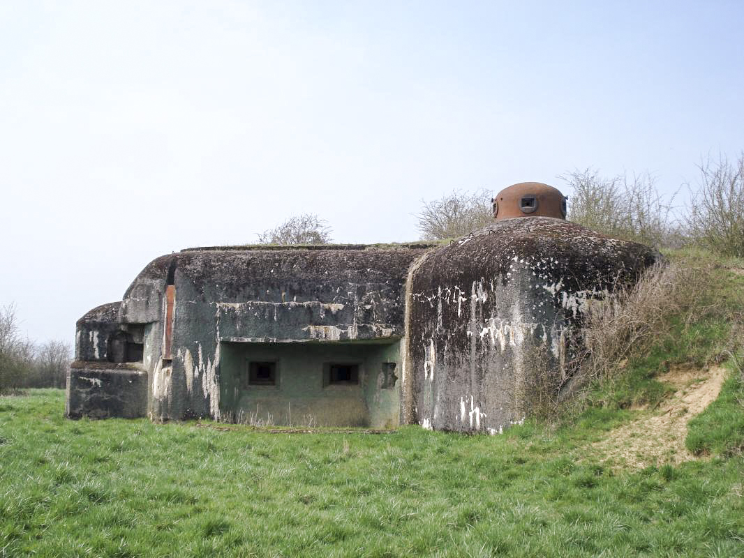 Ligne Maginot - MOIRY - (Casemate d'infanterie - Double) -  - R Tucker
