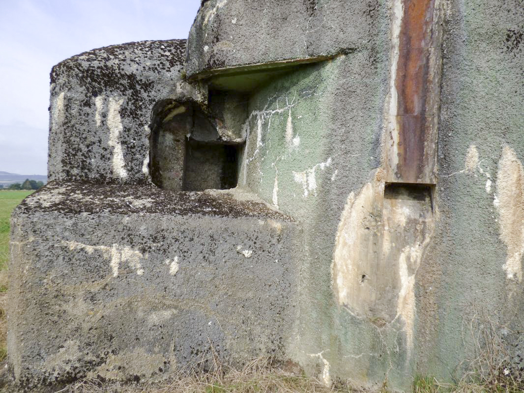 Ligne Maginot - MOIRY - (Casemate d'infanterie - Double) - Le logement pour le projecteur blindé - JMBrams