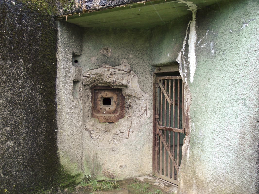 Ligne Maginot - MOIRY - (Casemate d'infanterie - Double) - L'entrée - R Tucker