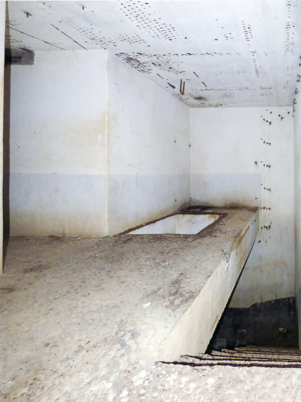 Ligne Maginot - MOIRY - (Casemate d'infanterie - Double) - L'escalier vers le sous-sol de la casemate - JMBrams