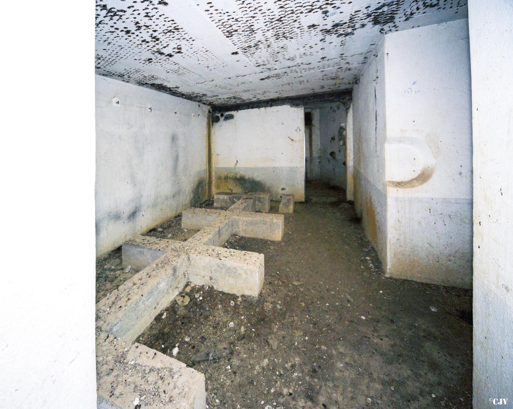 Ligne Maginot - MOIRY - (Casemate d'infanterie - Double) - Local des citernes - Lia VERMEULEN