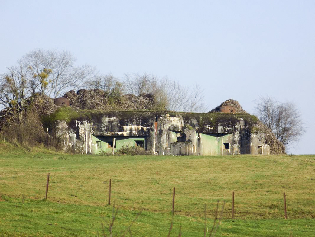 Ligne Maginot - MOIRY - (Casemate d'infanterie - Double) - Pris du sud - R Tucker
