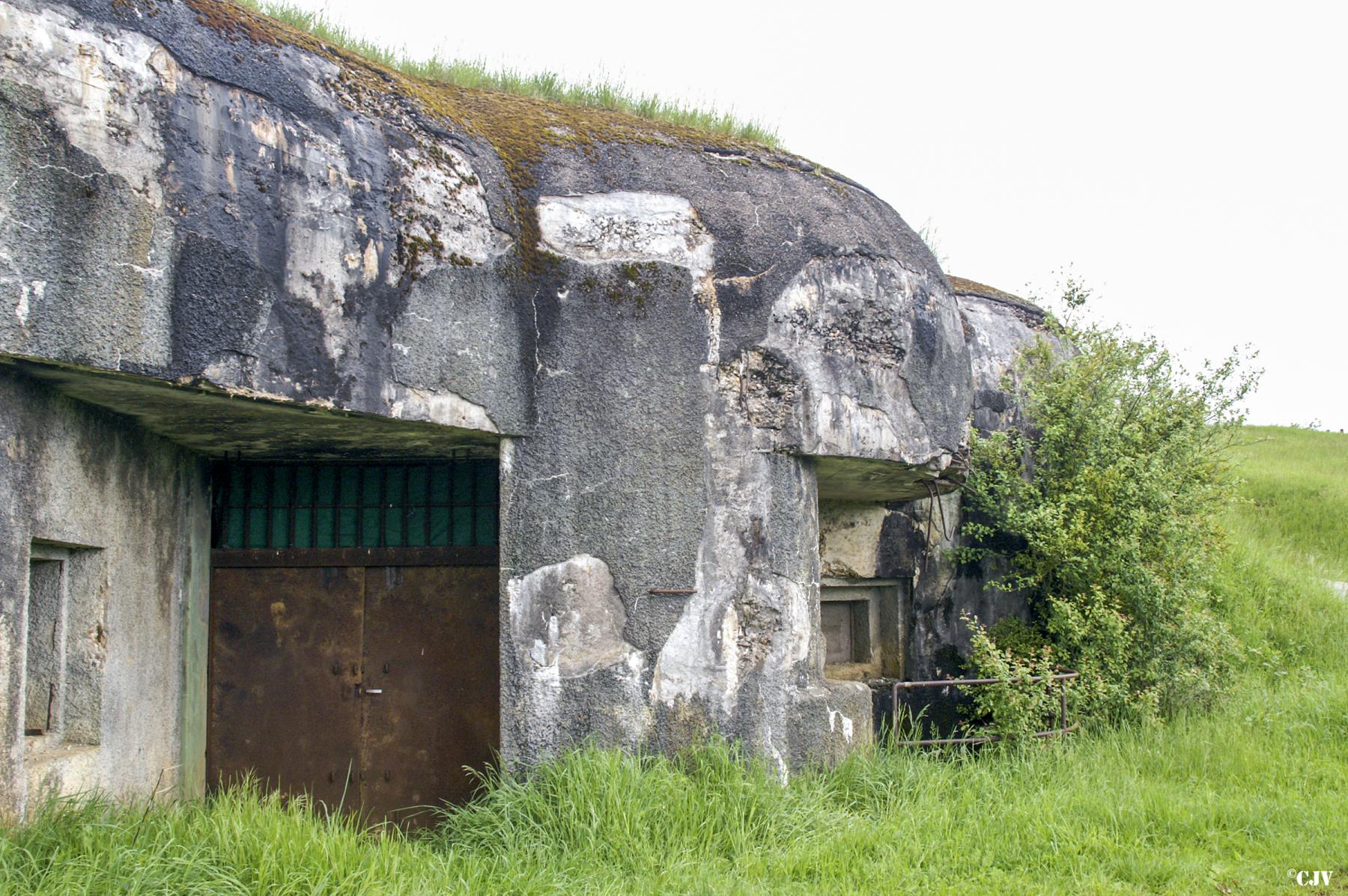 Ligne Maginot - MY2 - VILLY EST - (Casemate d'artillerie) - L'entrée du matériel - Lia VERMEULEN