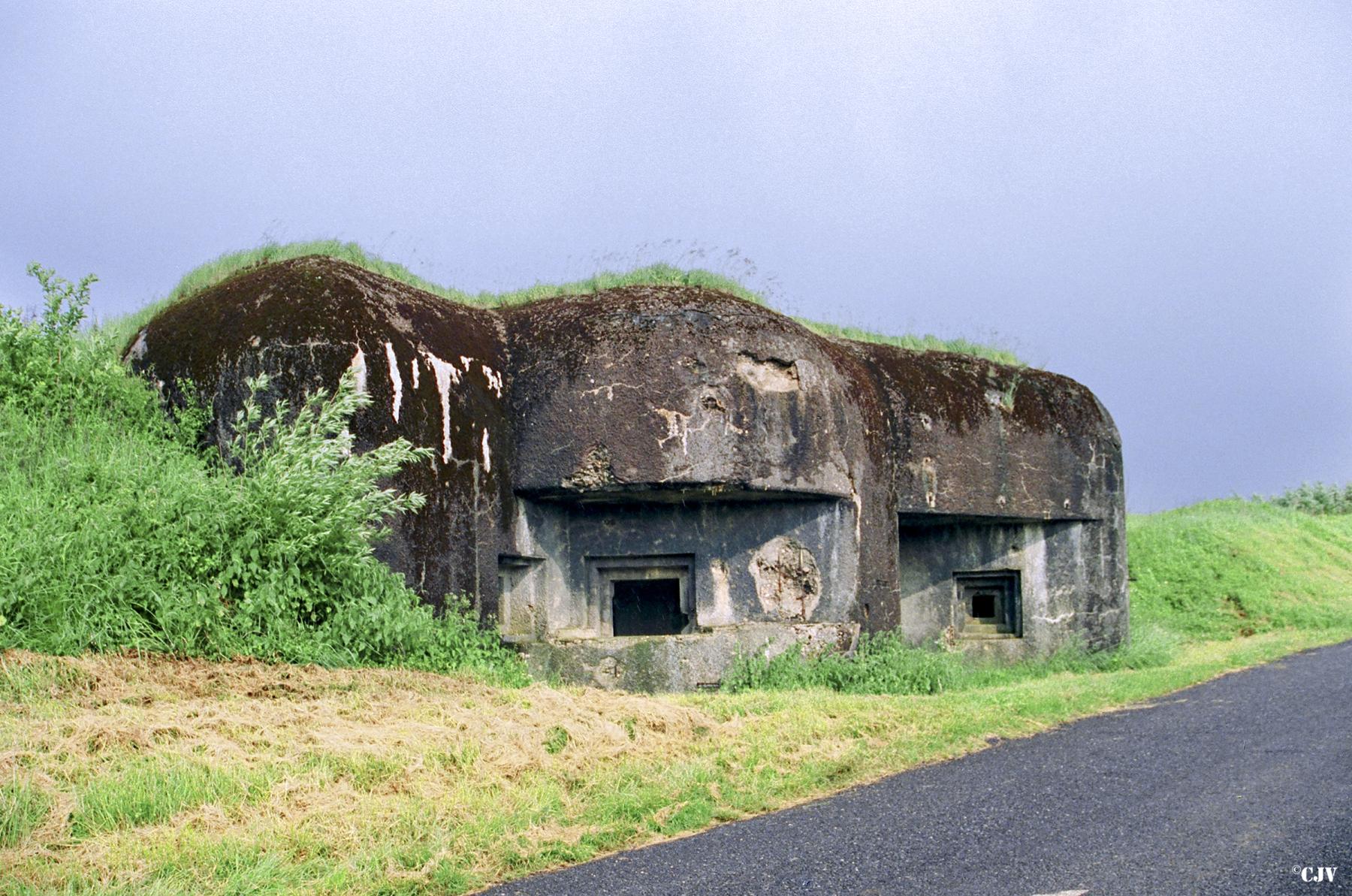 Ligne Maginot - MY1 - VILLY OUEST - (Casemate d'artillerie) - Vue sur l'embrasure pour canon de 75mm - Lia VERMEULEN
