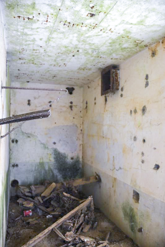 Ligne Maginot - MY1 - VILLY OUEST - (Casemate d'artillerie) - L'entrée
Premier local de la casemate directement à l'entrée - LAMBERT Pascal