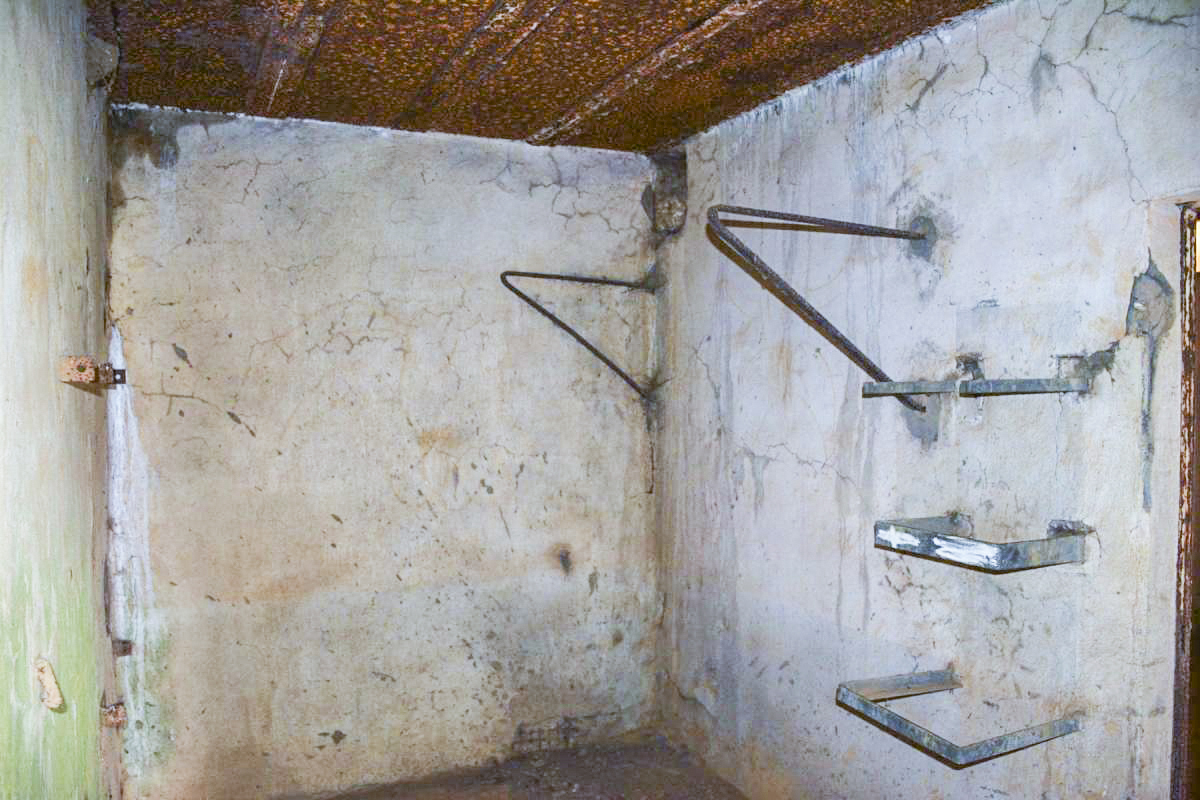 Ligne Maginot - MY1 - VILLY OUEST - (Casemate d'artillerie) - La troisième pièce depuis l'entrée; la chambrée troupes - LAMBERT Pascal